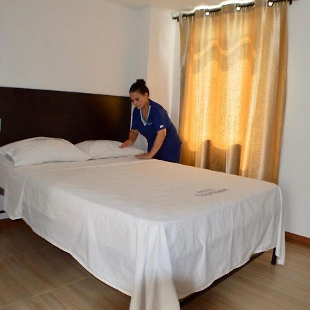 Hotel Tourmalet Кали Екстериор снимка