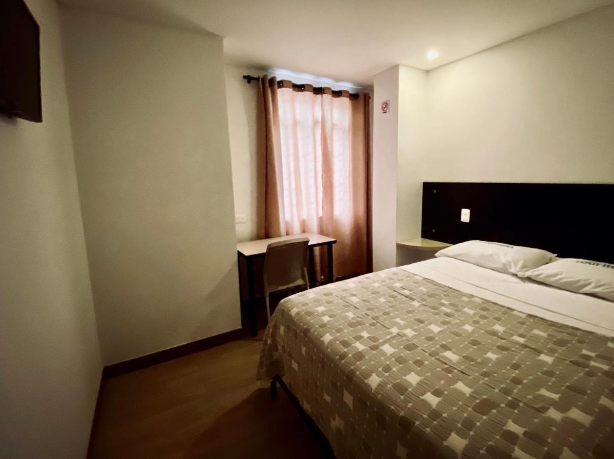 Hotel Tourmalet Кали Екстериор снимка