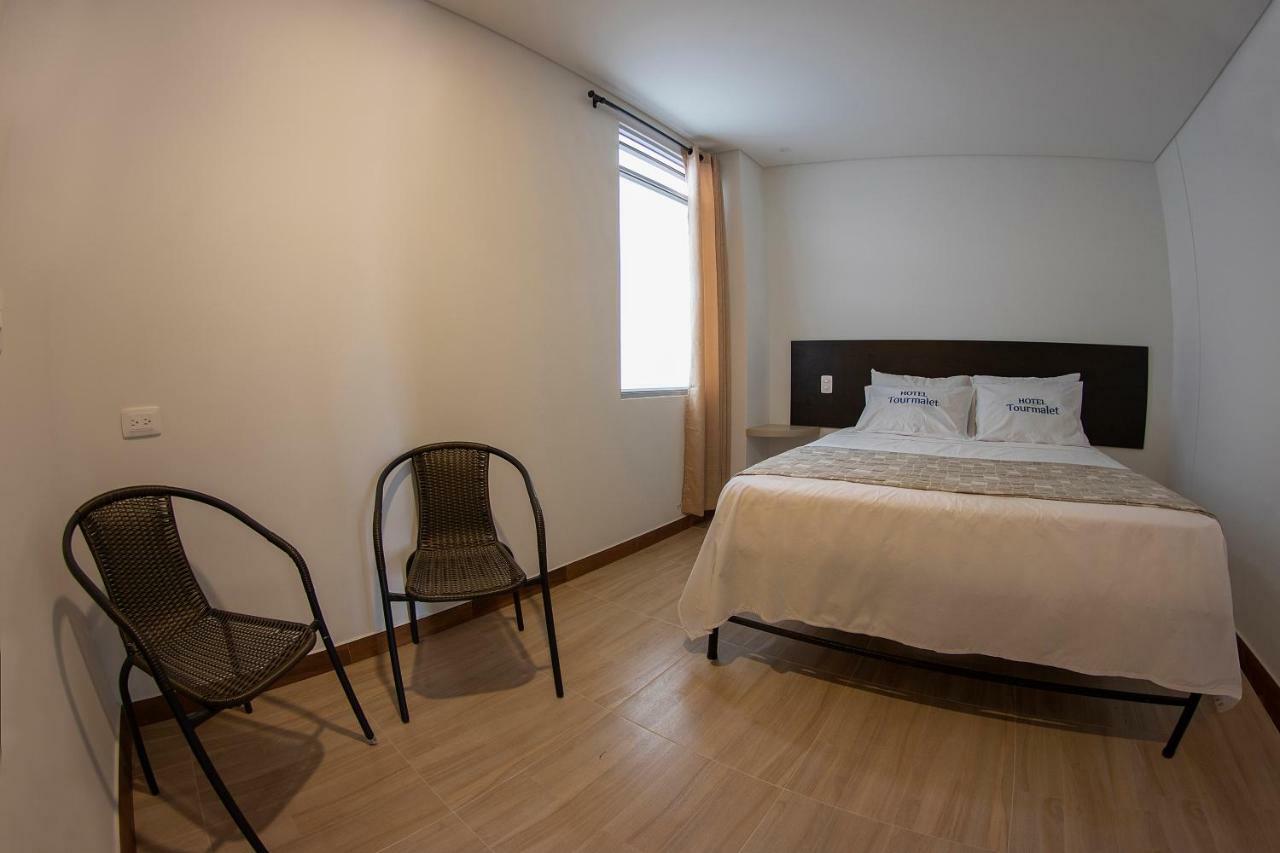 Hotel Tourmalet Кали Екстериор снимка