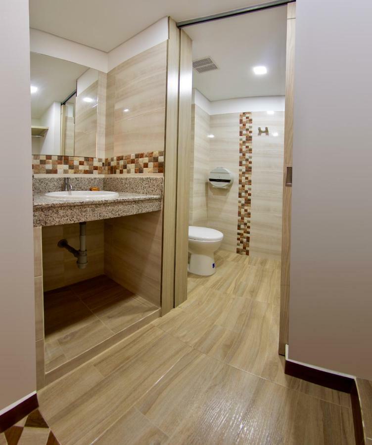 Hotel Tourmalet Кали Екстериор снимка